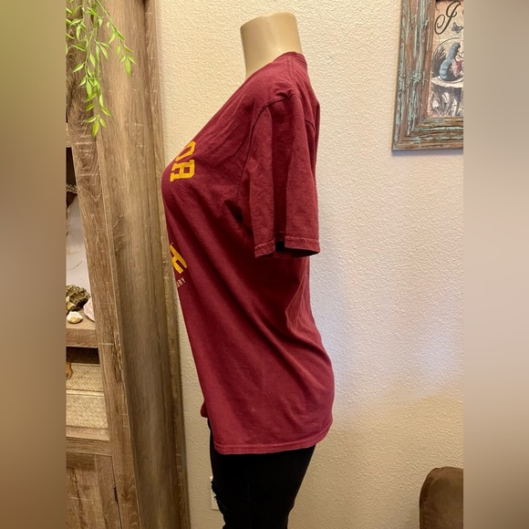 HARRY POTTER Gryffindor Universal Theme Park T-shirt size L - Picture 9 of 10